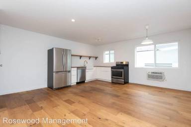 Main picture of 3933 Marathon St