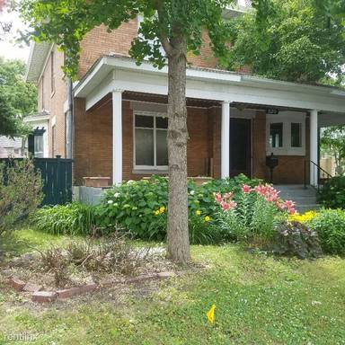 Main picture of 520 University Ave NE