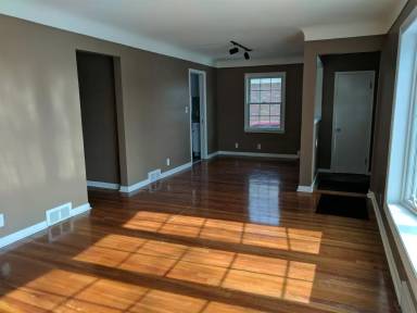 Main picture of 1084 Vernier Rd