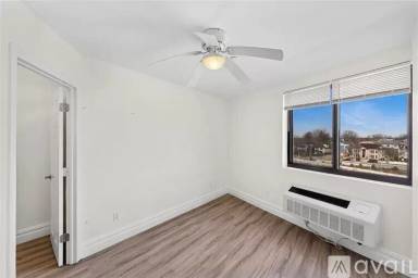 Main picture of 13546 Grand Central Pkwy