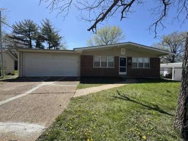 Main picture of 2400 Bluegrass Ln