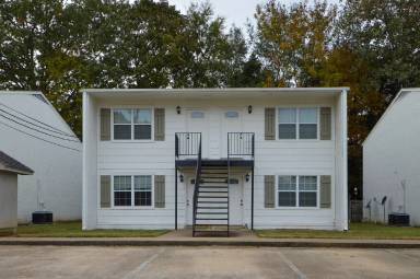 Main picture of 699 N Montgomery St