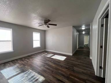 Main picture of 700 S Poplar St