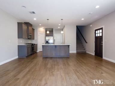 Main picture of 5605 NE 58th Way