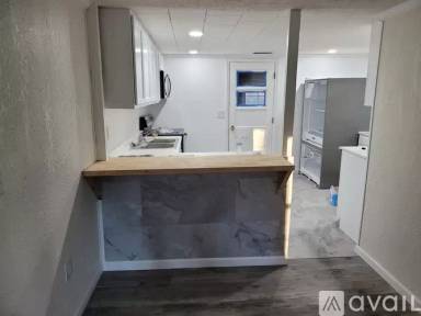 Main picture of 310 N Collins St