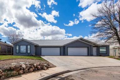 Main picture of 1042 N 1340 West Cir