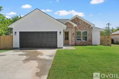 Main picture of 1603 Sam Houston St