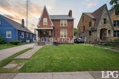 Main picture of 928 W Gramercy Ave