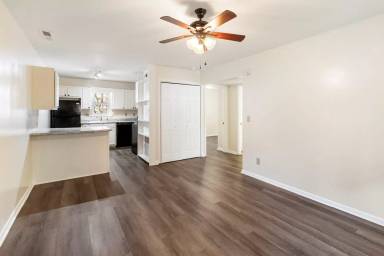 Main picture of 100 Bearwood Dr