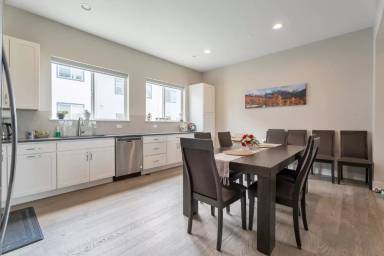 Main picture of 660 Superior Dr