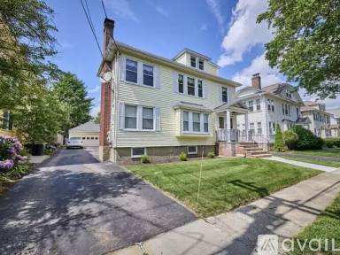 Main picture of 91 Elm St