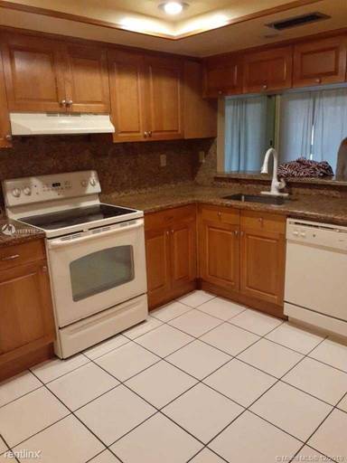 Main picture of 8827 SW 123rd Ct