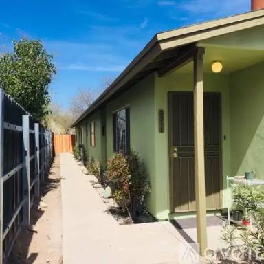 Main picture of 3301 E Flower St