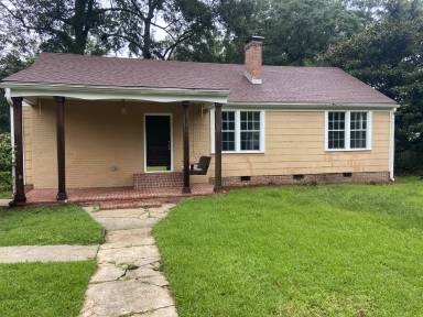 Main picture of 1915 Mamie St