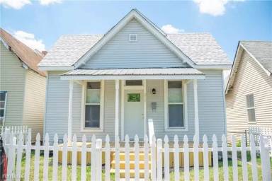 Main picture of 212 S Summit St