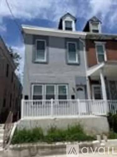 Main picture of 720 W 5th St