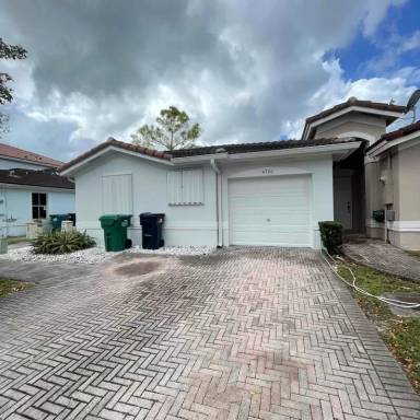 Main picture of 4760 SW 166th Ct