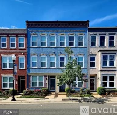 Main picture of 8950 Center St