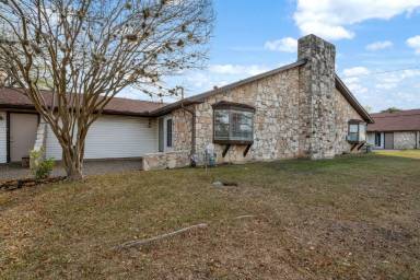 Main picture of 609 Oak Park Dr