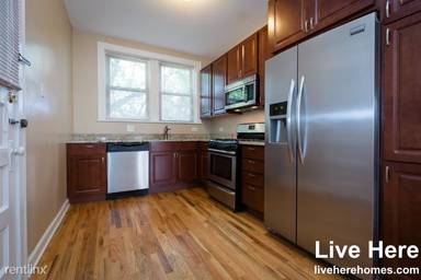 Main picture of 7434 N Artesian Ave