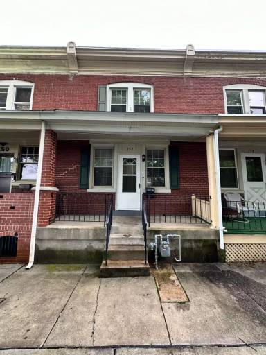 Main picture of 152 S Hanover St