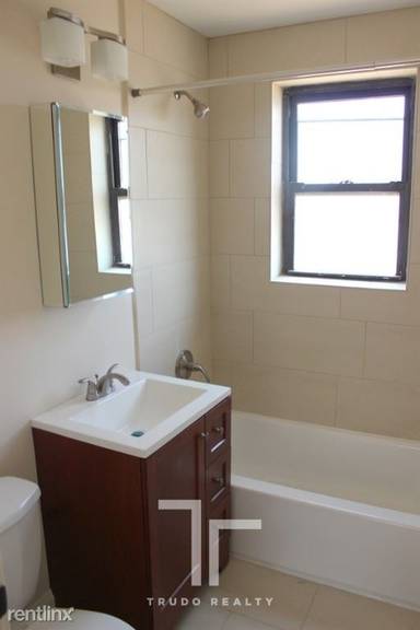 Main picture of 4036 1/2 N Ashland Ave
