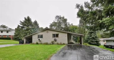 Main picture of 886 Chapel Dr