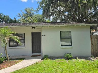 Main picture of 2205 S Park Ave