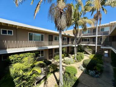 Main picture of 1760 California St