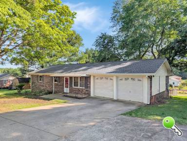 Main picture of 400 Burns Rd