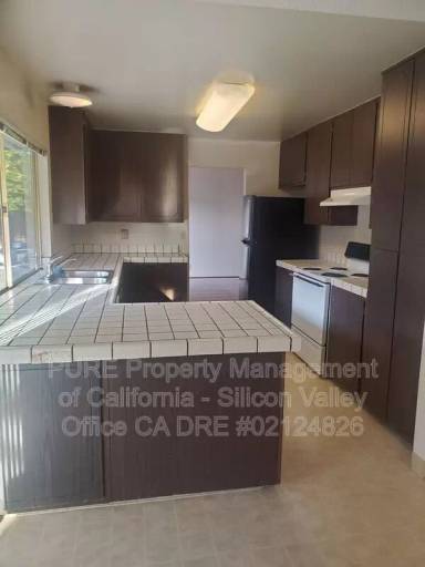 Main picture of 604 Lochburry Ct