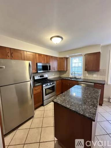 Main picture of 1500 W Touhy Ave