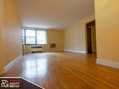 Main picture of 7320 N Ridge Blvd