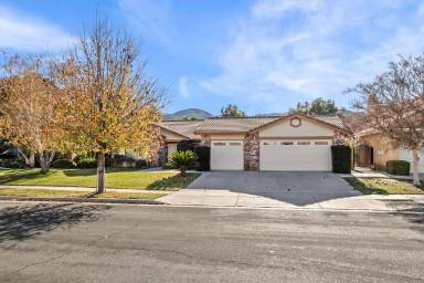 Main picture of 620 Walnut Cir