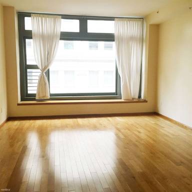 Main picture of 220 W 5th St