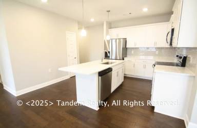 Main picture of 6000 Shadow Green Dr