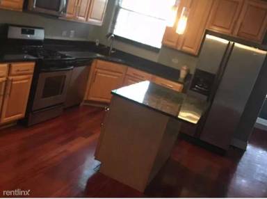 Main picture of 4209 S Michigan Ave
