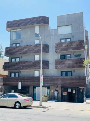 Main picture of 7044 Hawthorn Ave