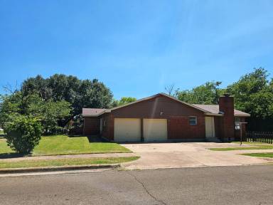 Main picture of 1011 Cedar Dr