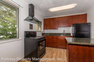 Main picture of 2535 SE Pine St