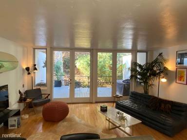 Main picture of 921 N Beverly Glen Blvd