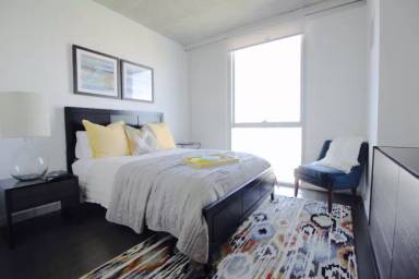 Main picture of 649 W Division St