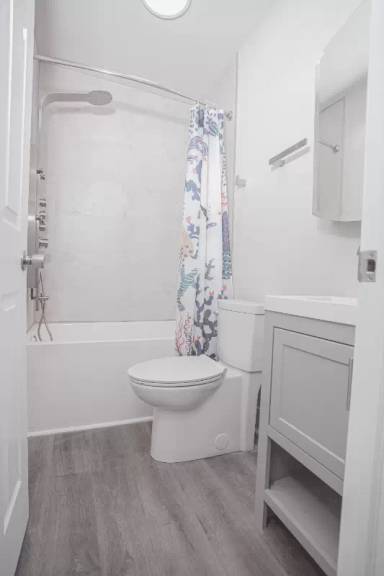 Main picture of 6154 N Lambert St