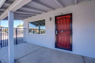 Main picture of 215 S Doran