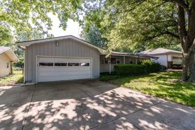 Main picture of 1138 S Belcrest Ave