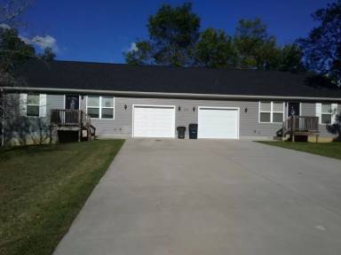 Main picture of 218 2nd Ave S