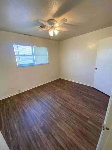 Main picture of 122 E Concrete St