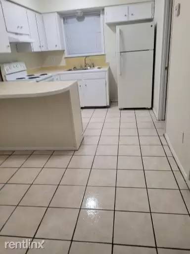Main picture of 2200 Roberts Ave