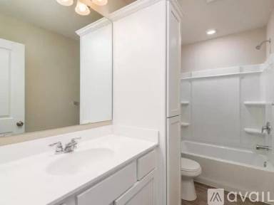 Main picture of 940 Forest Edge Cir