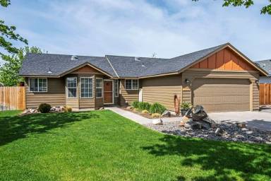 Main picture of 3025 SW Reindeer Ave